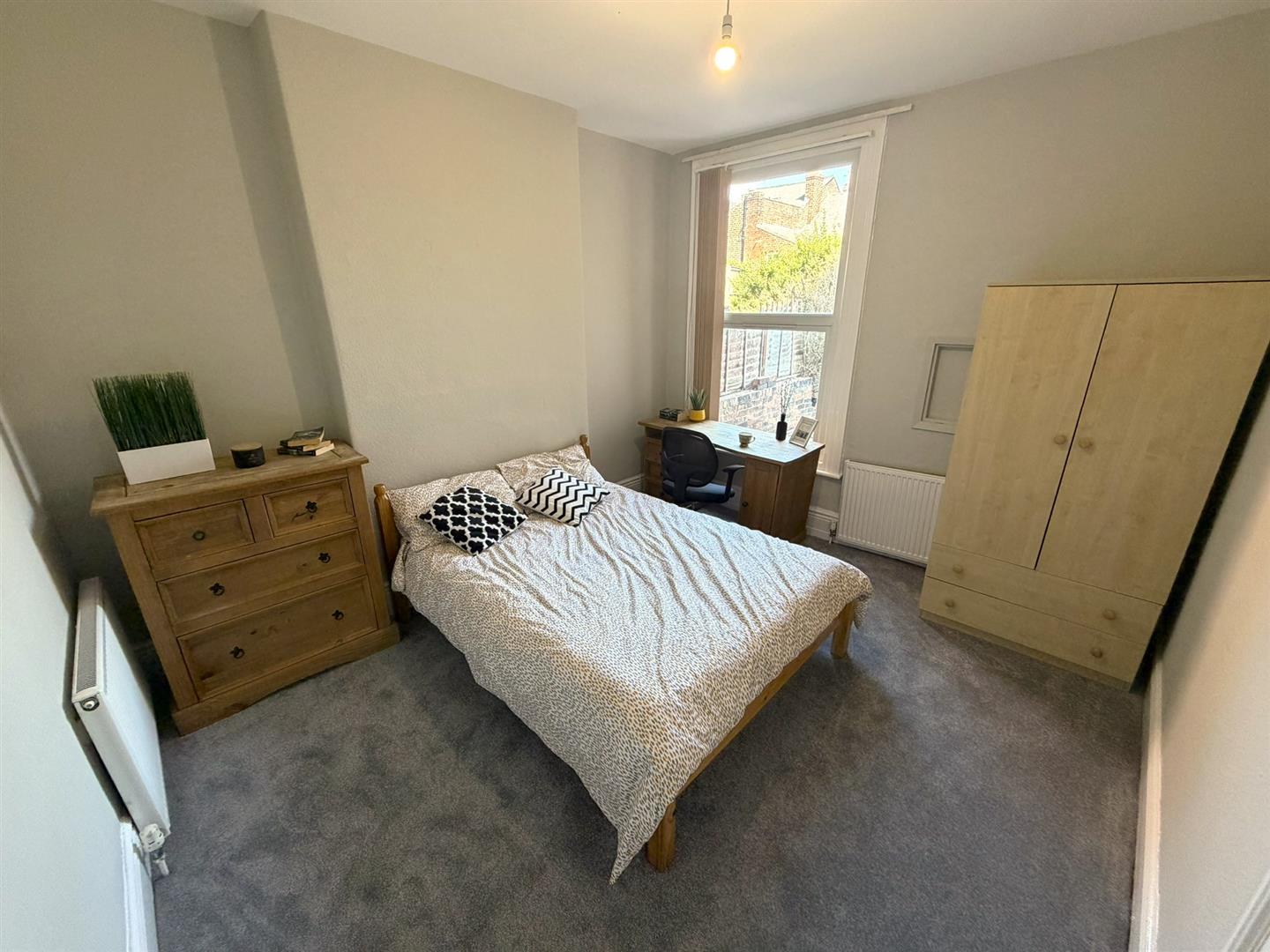 30 Rossington Road,Ecclesall,Sheffield S11 8SA,5 Bedrooms Bedrooms,2 BathroomsBathrooms,Terraced,1090
